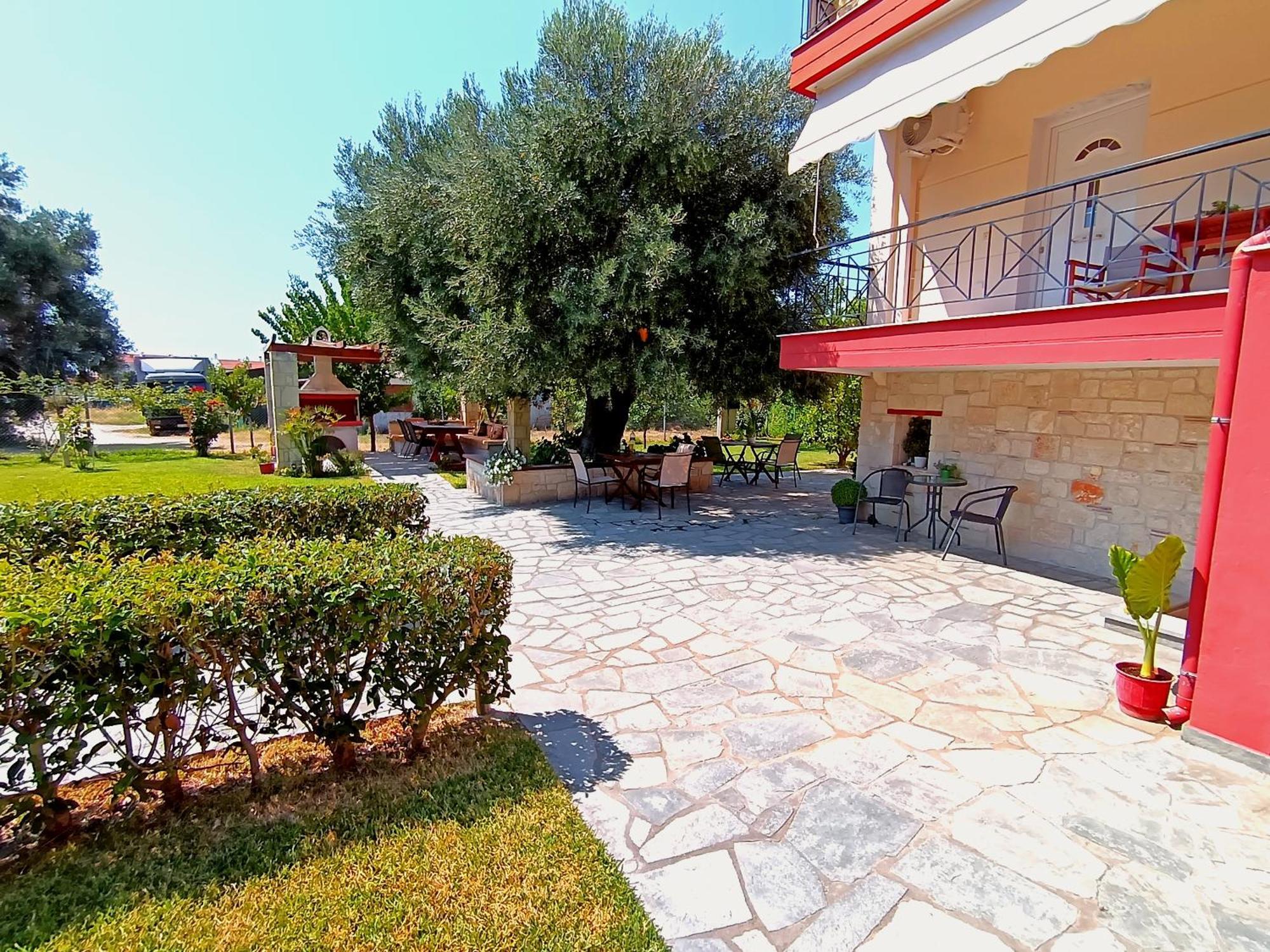 Giorgos Apartments. Skala Fourkas Luaran gambar